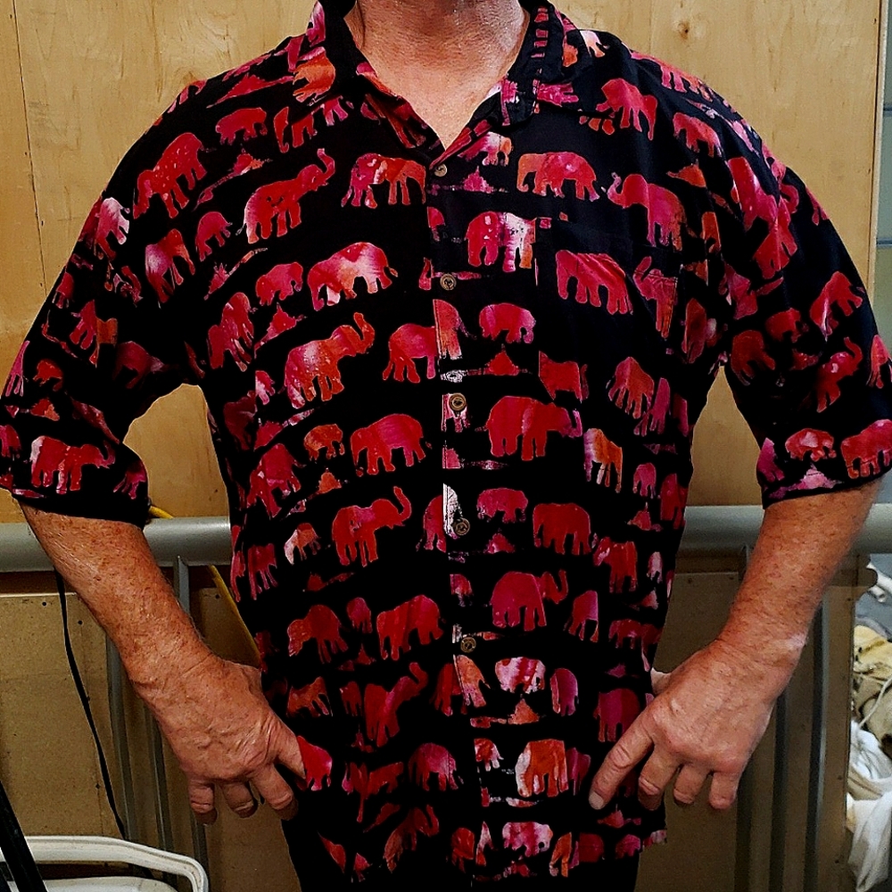 Mens black button up, pink elephant design! Mens Xl Brand Putri: Indonesia